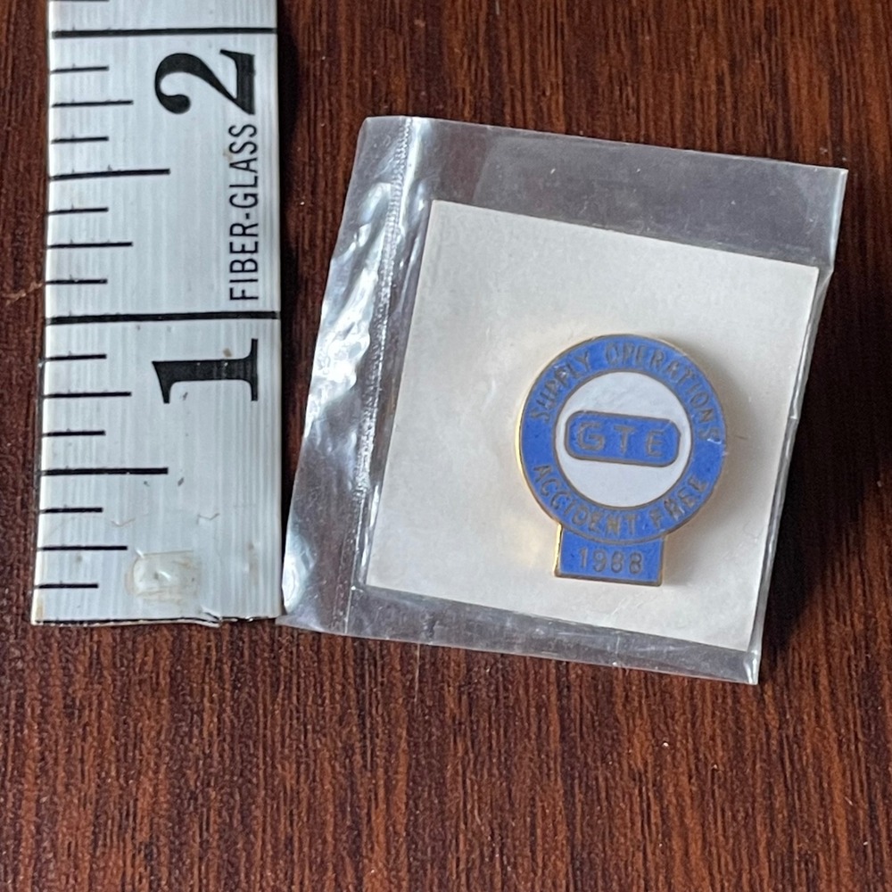 Vintage GTE Supply Operations Accident Free 1988 Enamel Lapel Pin Blue‎ Gold